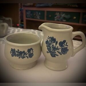 Vintage Pfaltzgraff Yorktown Creamer and Sugar Bowl Set  Excellent Condition